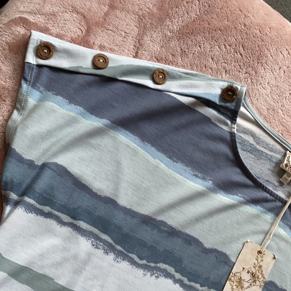 Tru Self Top With Button Accents - Picture 2 of 9